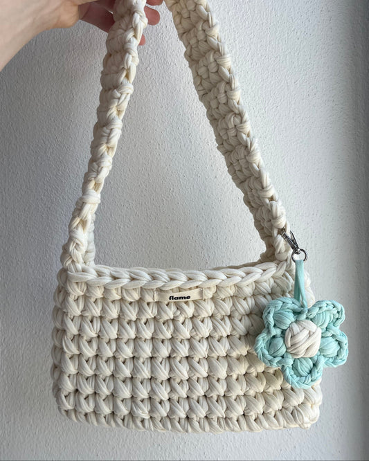 Háčkovaná bag charm kytička